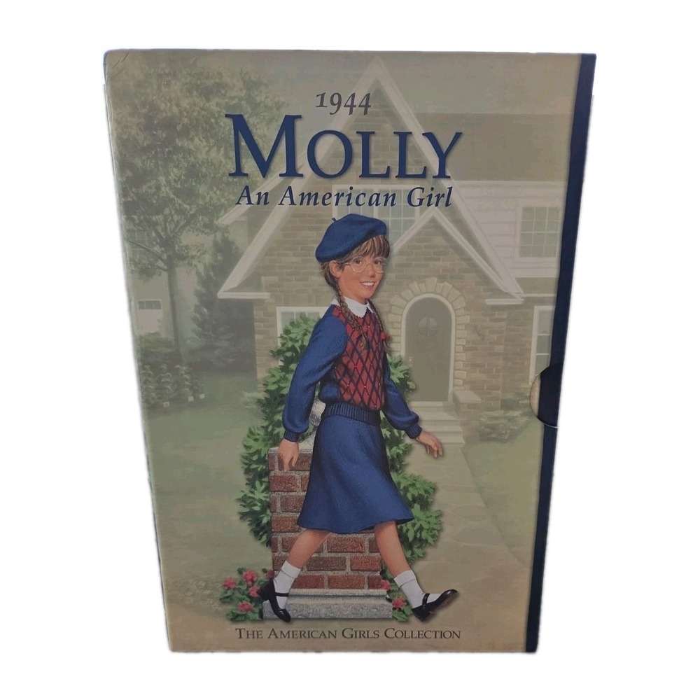 Molly 1944 - American Girl Collection Box Set Books 1- 6 *READ Description*